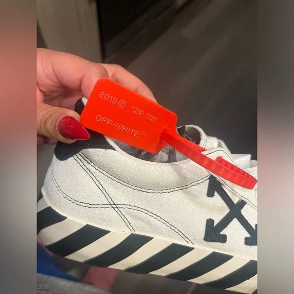 Off-White Vulcanuzed  Women's Shoes - Picture 2 of 8